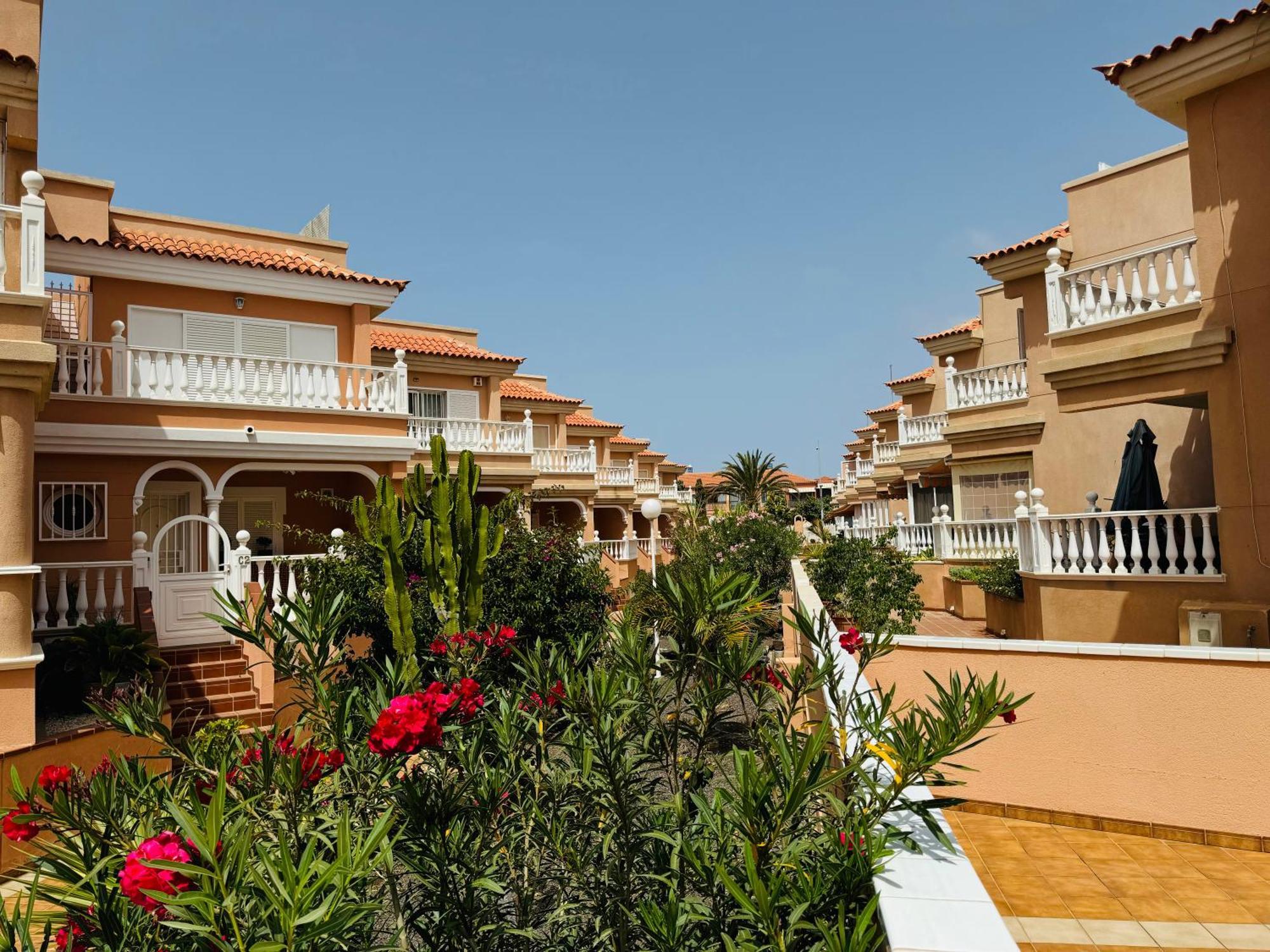 Hugo'S Holiday Apartment In Costa Del Silencio Arona  Esterno foto